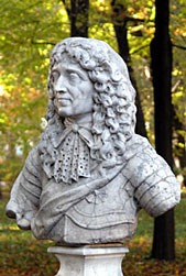 Bust of Carlo Rossi(1775-1849), architect of many 
                  fine buildings in the city, including the nearby 'Coffee House'. 
