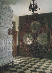 The machine in Peter's workshop (Tokarnaya) room No.5, shows the time, wind direction and force. It was made by the Dinglinger firm of Dresden.