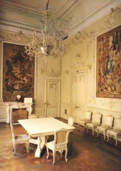 Inside the Winter Palace's White Room